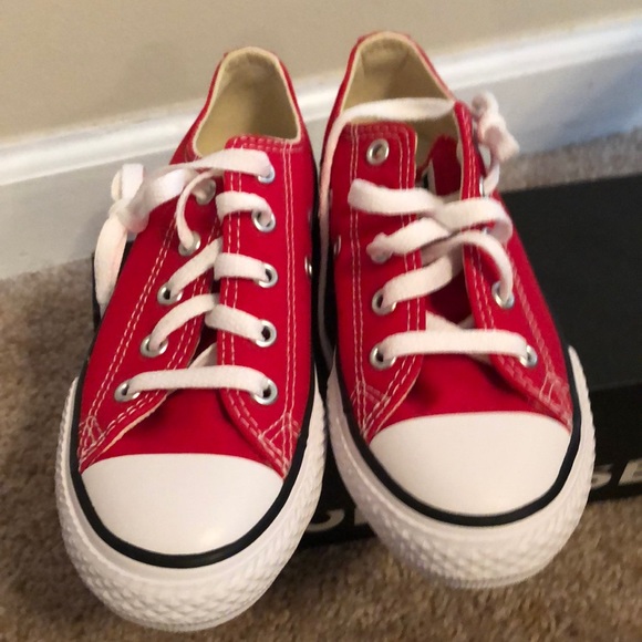 Red converse - Picture 3 of 4